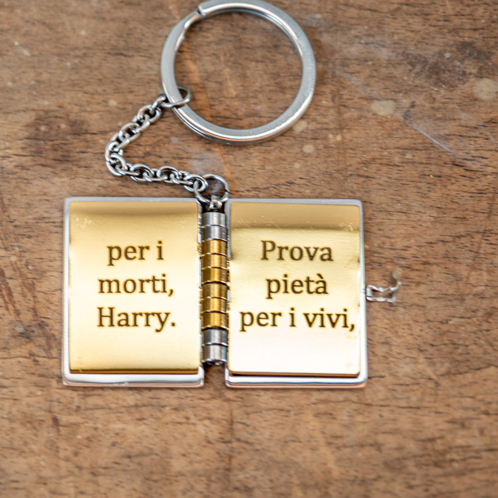 Portachiavi/Collana Book ~ Frase Silente 3 (Non avere pietà per i morti Harry...) HP