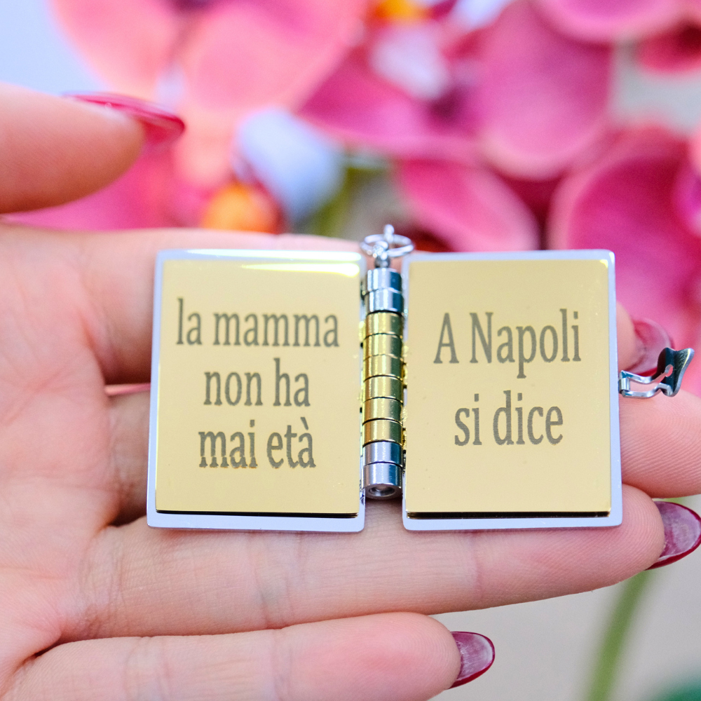 Portachiavi/Collana Book ~ Frase mamma Chi ha la mamma è ricco e non lo sa...