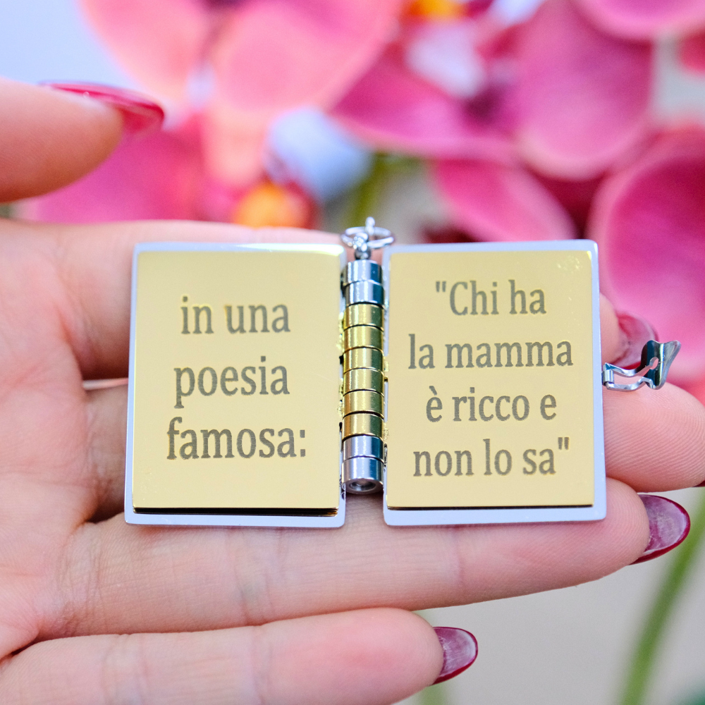 Portachiavi/Collana Book ~ Frase mamma Chi ha la mamma è ricco e non lo sa...