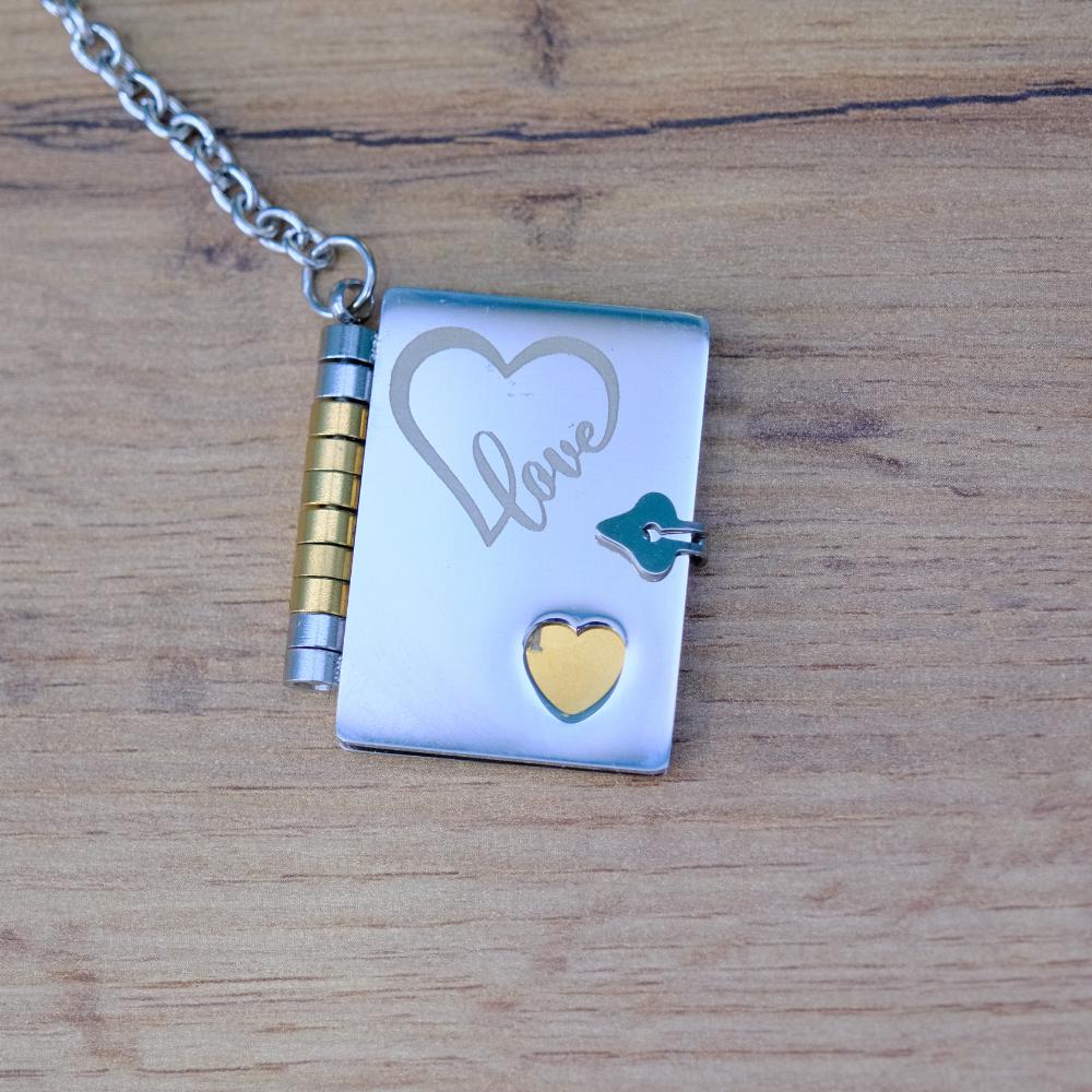 Portachiavi/Collana Book Amore