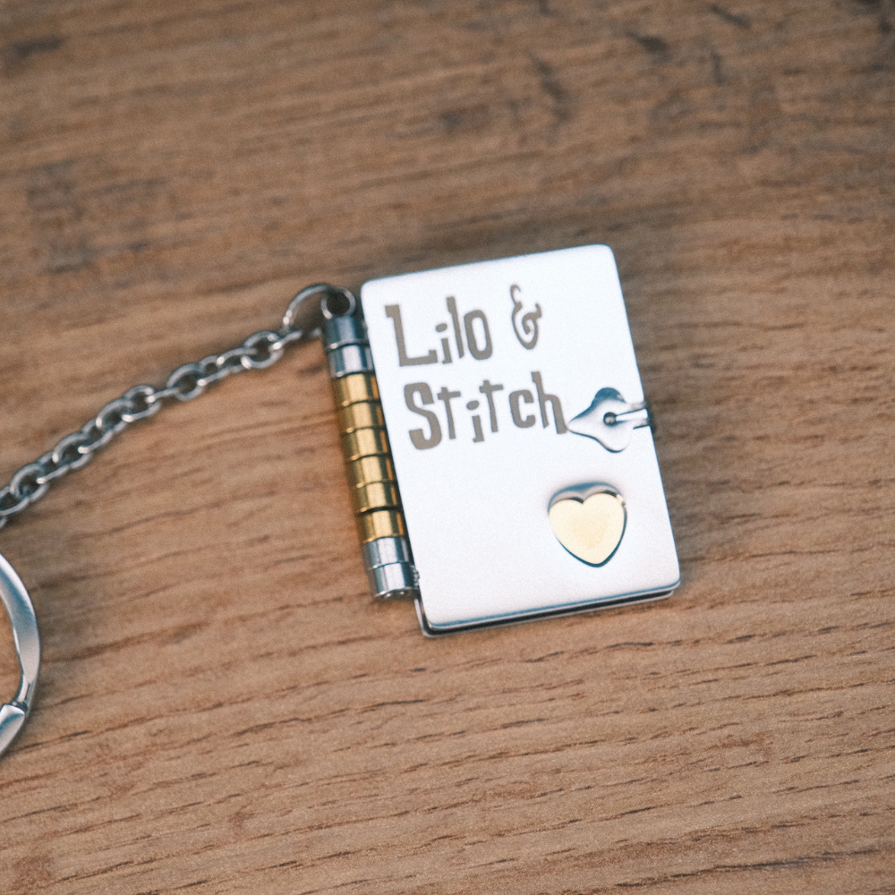 Portachiavi/Collana Book ~ Frase Lilo & Stitch (Ohana significa Famiglia...)