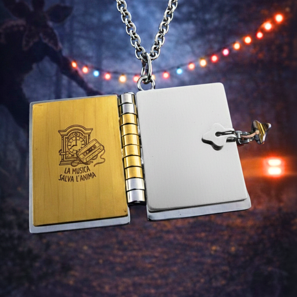 Stranger Things Fan Art ~ Portachiavi/Collana Book