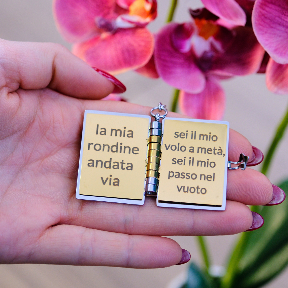 Portachiavi/Collana Book ~ Frase Canzone Rondine con foto